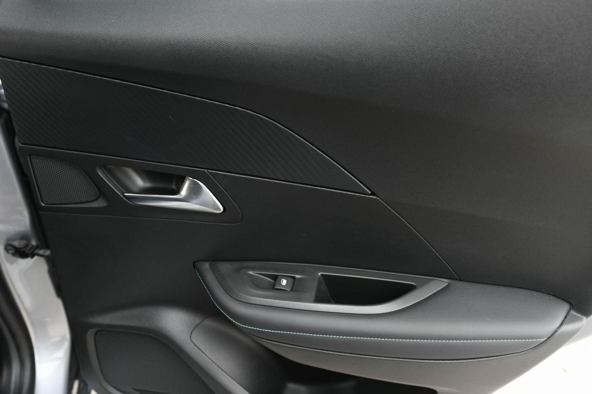 peugeot-2008-2022-gasolina-1199cc