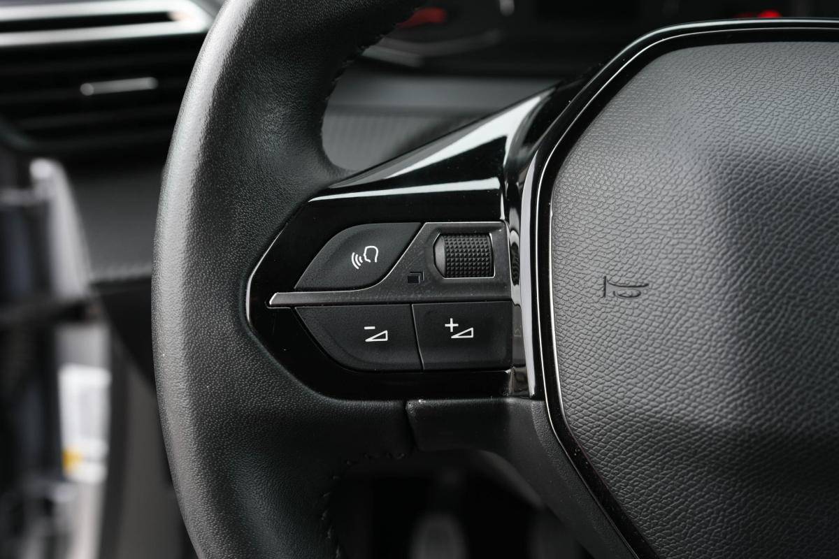 peugeot-2008-2022-gasolina-1199cc