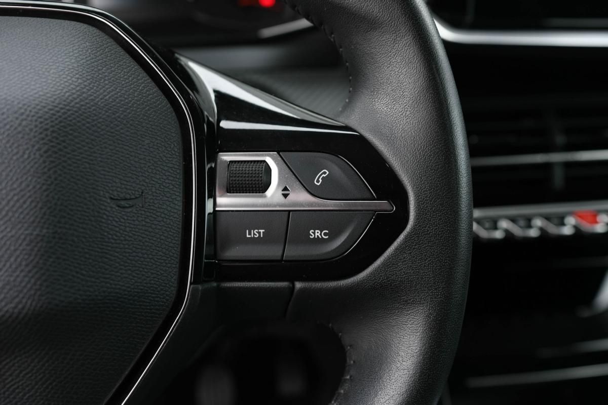 peugeot-2008-2022-gasolina-1199cc