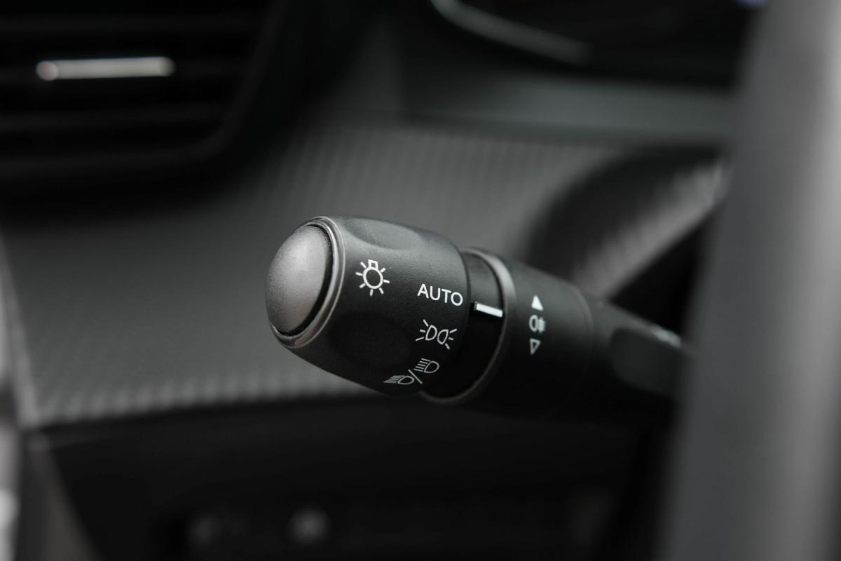 peugeot-2008-2022-gasolina-1199cc