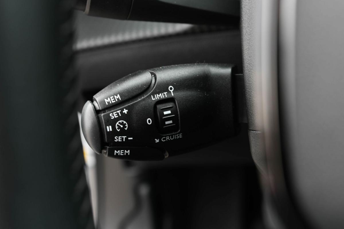 peugeot-2008-2022-gasolina-1199cc