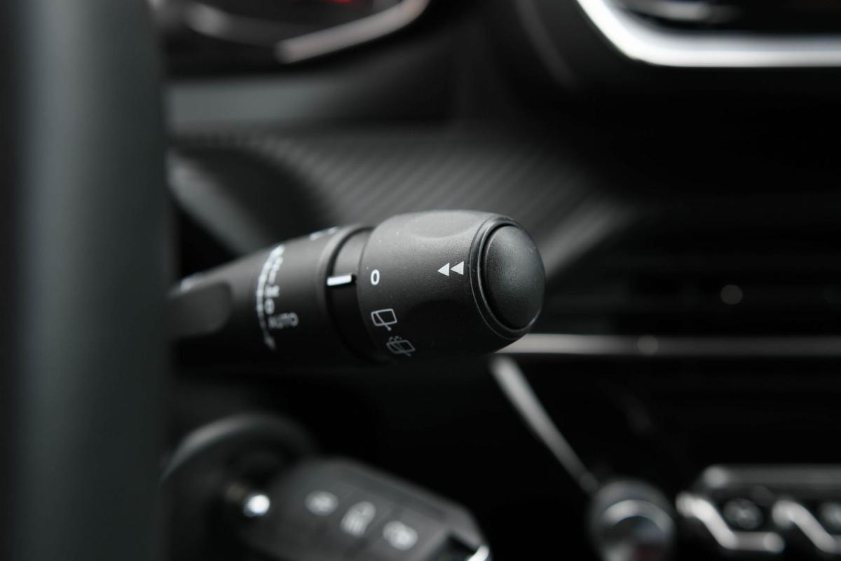 peugeot-2008-2022-gasolina-1199cc