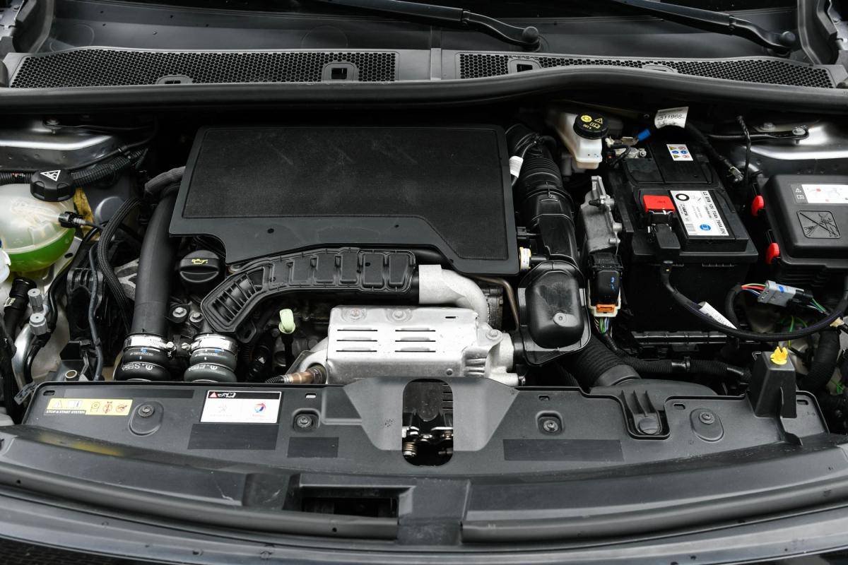 peugeot-2008-2022-gasolina-1199cc