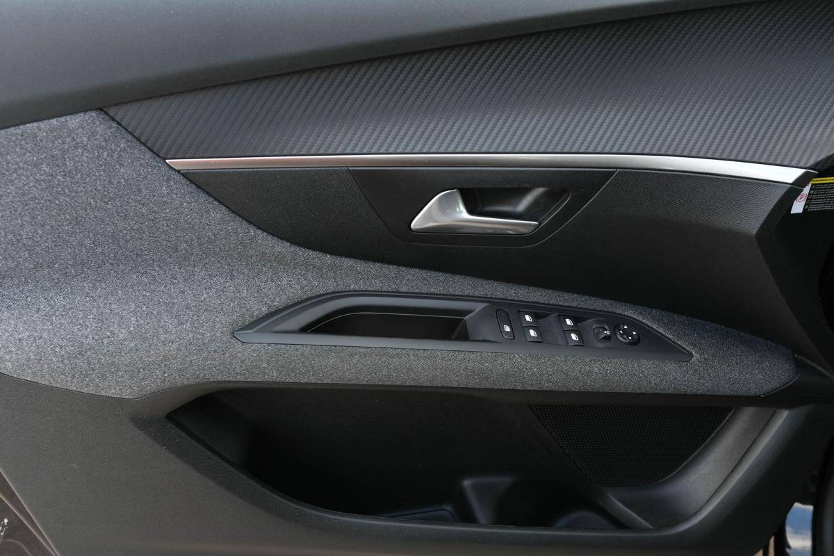 peugeot-3008-2019-diesel-1499cc