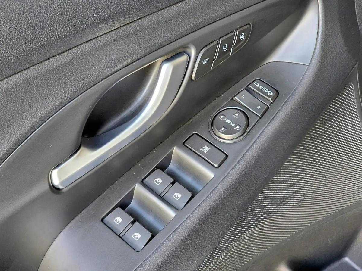 hyundai-i30-sw-2023-gasolina-998cc