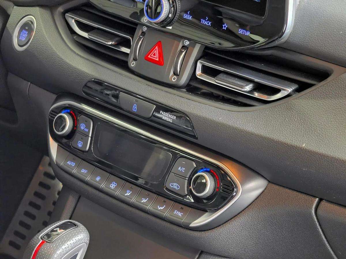 hyundai-i30-sw-2023-gasolina-998cc