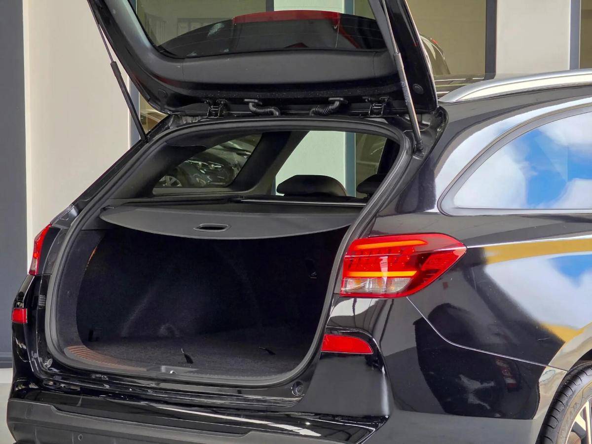 hyundai-i30-sw-2023-gasolina-998cc