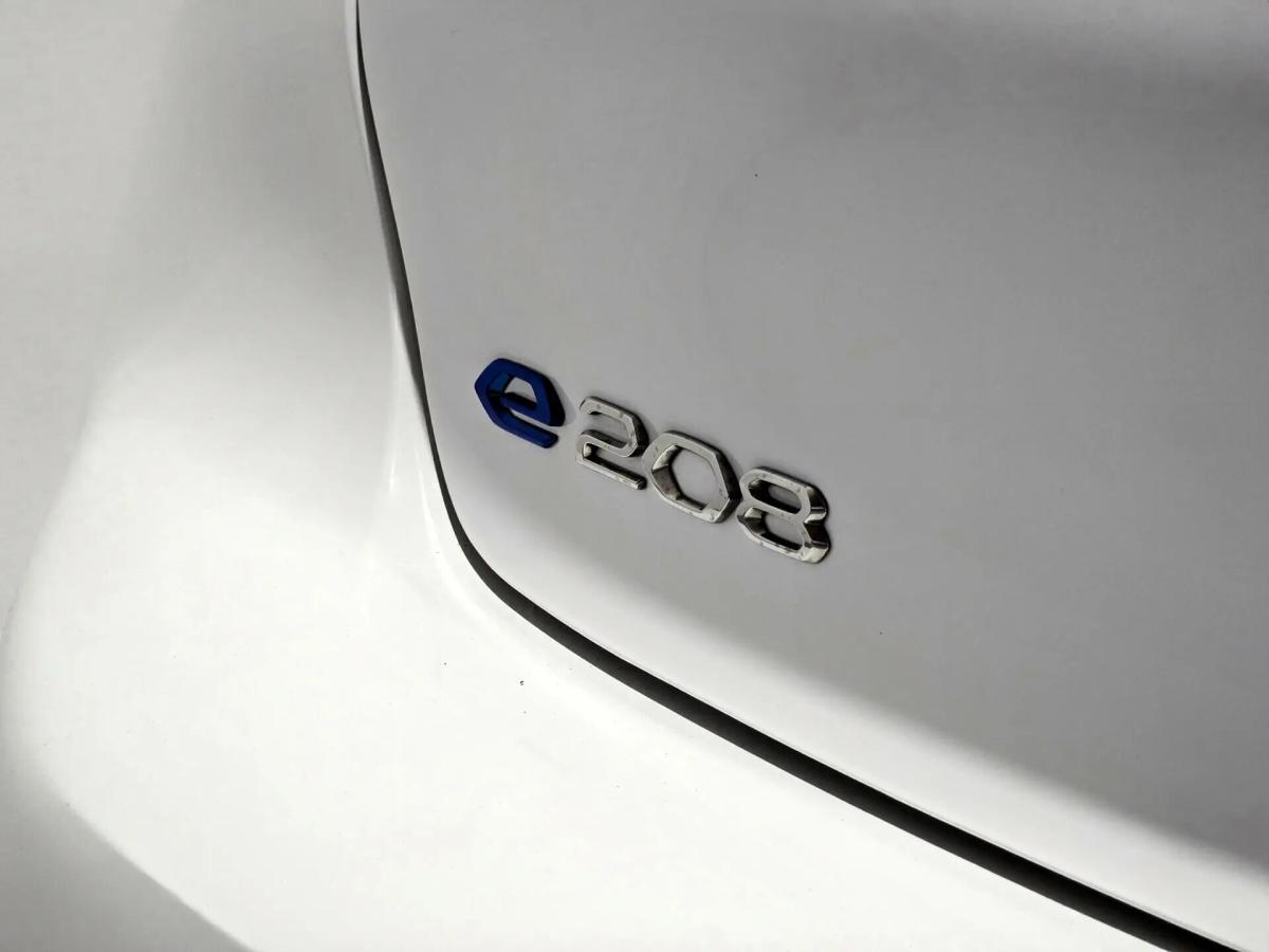 peugeot-e-208-2023-eletrico-0cc