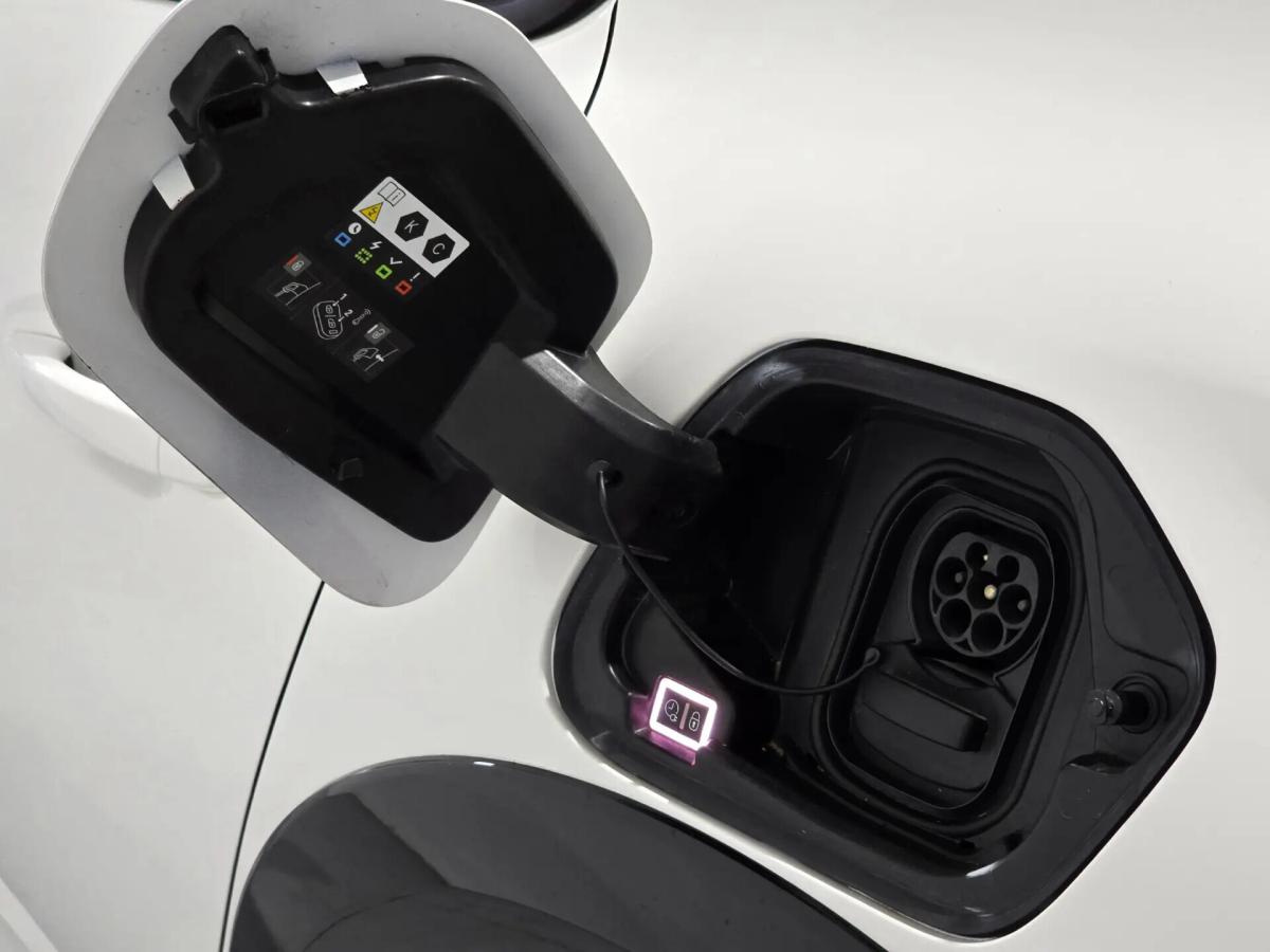 peugeot-e-208-2023-eletrico-0cc