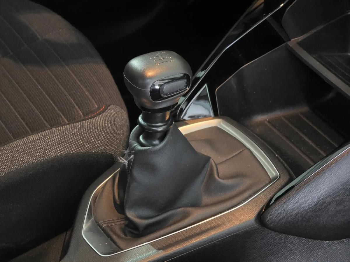 peugeot-2008-2022-gasolina-1199cc
