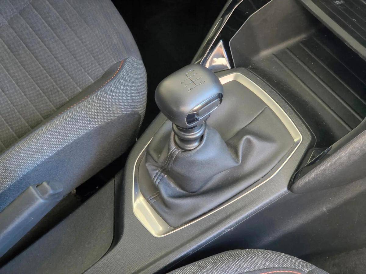 peugeot-2008-2021-diesel-1499cc