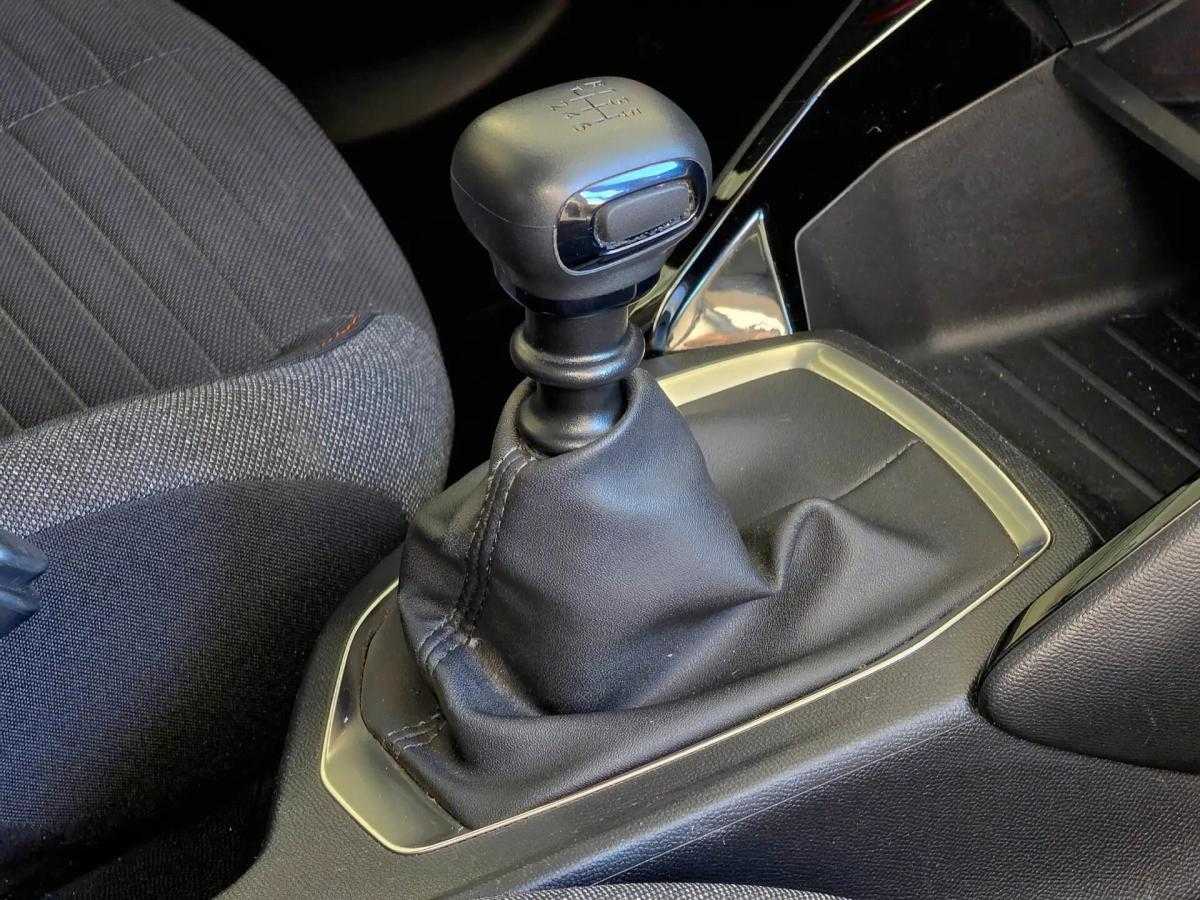 peugeot-2008-2021-diesel-1499cc