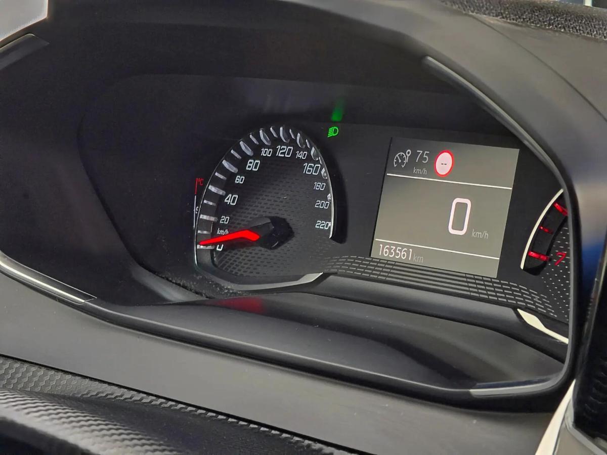 peugeot-2008-2021-diesel-1499cc