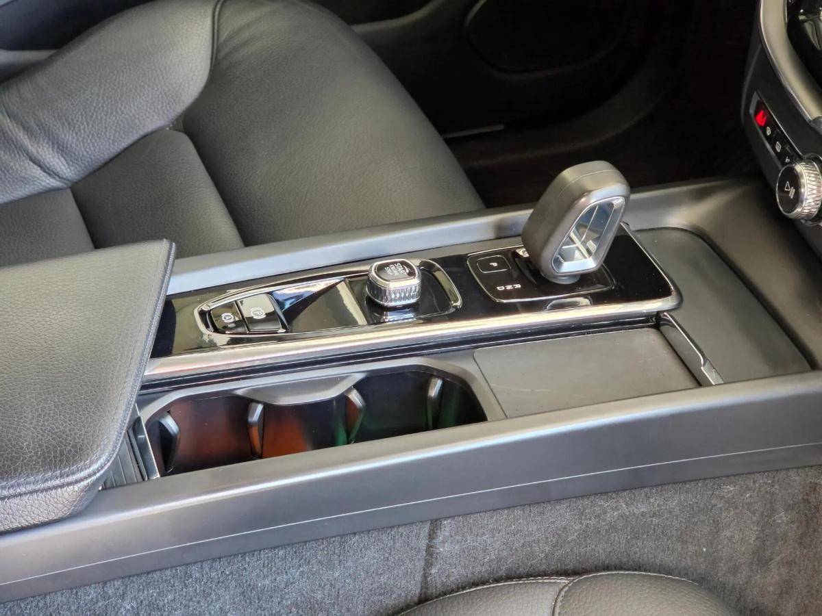 volvo-xc60-2022-hibrido-a-gasolina-1969cc