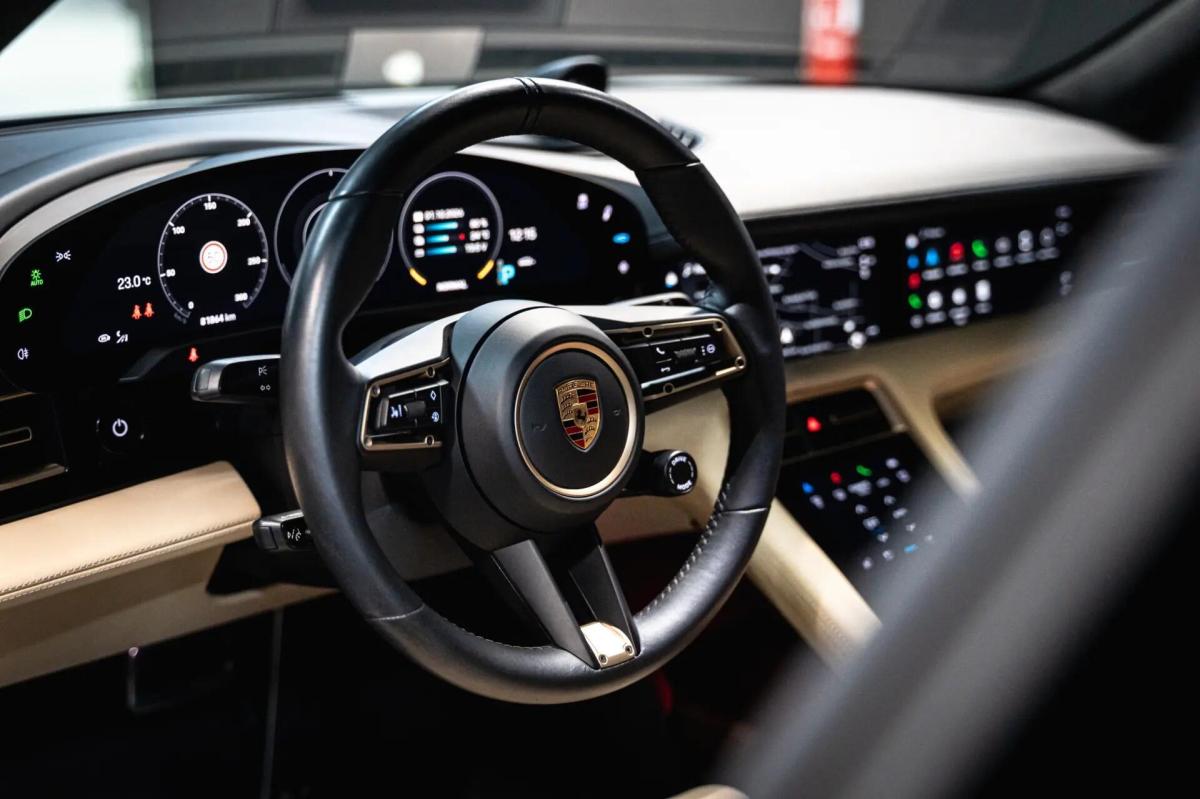 porsche-taycan-2020-eletrico-0cc