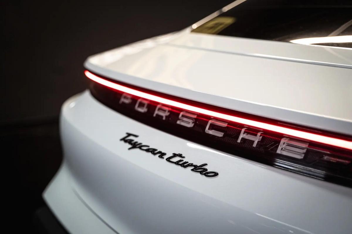 porsche-taycan-2020-eletrico-0cc
