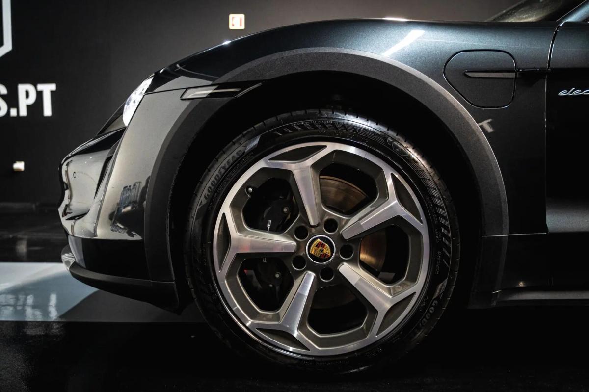 porsche-taycan-2024-eletrico-0cc