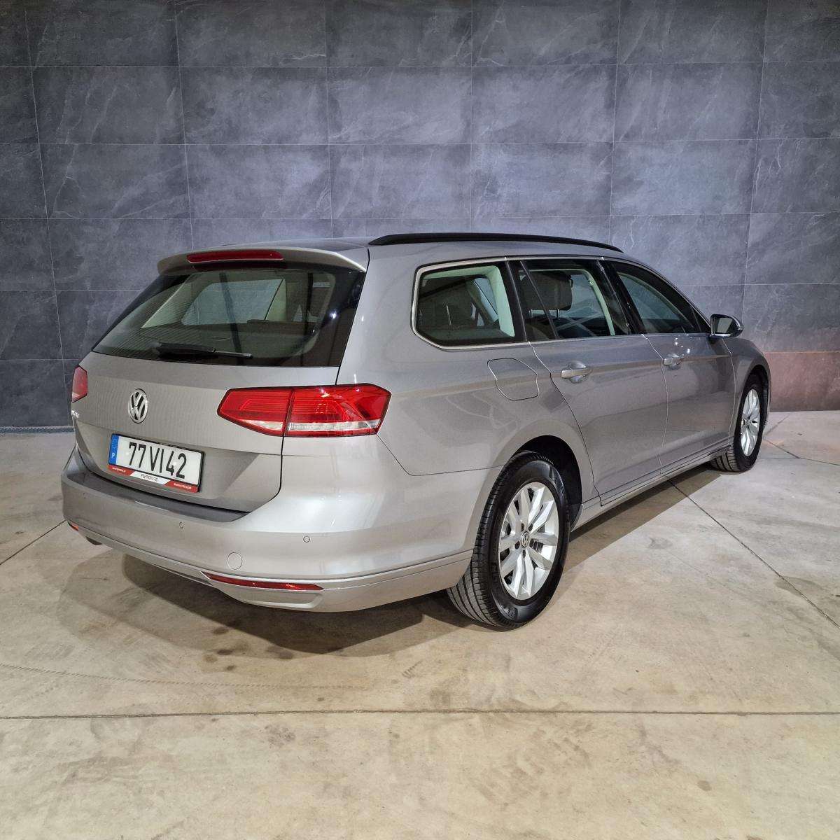 volkswagen-passat-variant-2018-diesel-1598cc