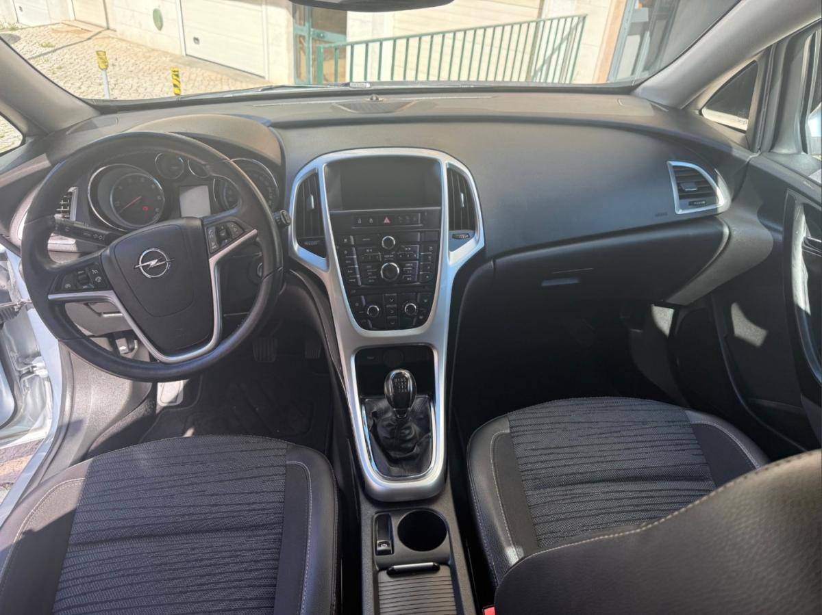 opel-astra-sport-tourer-2014-diesel-1598cc