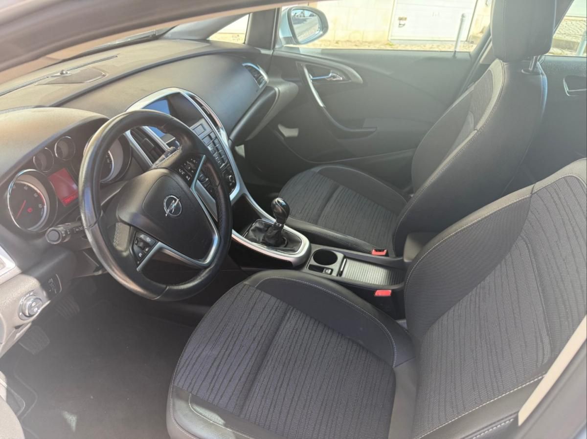 opel-astra-sport-tourer-2014-diesel-1598cc