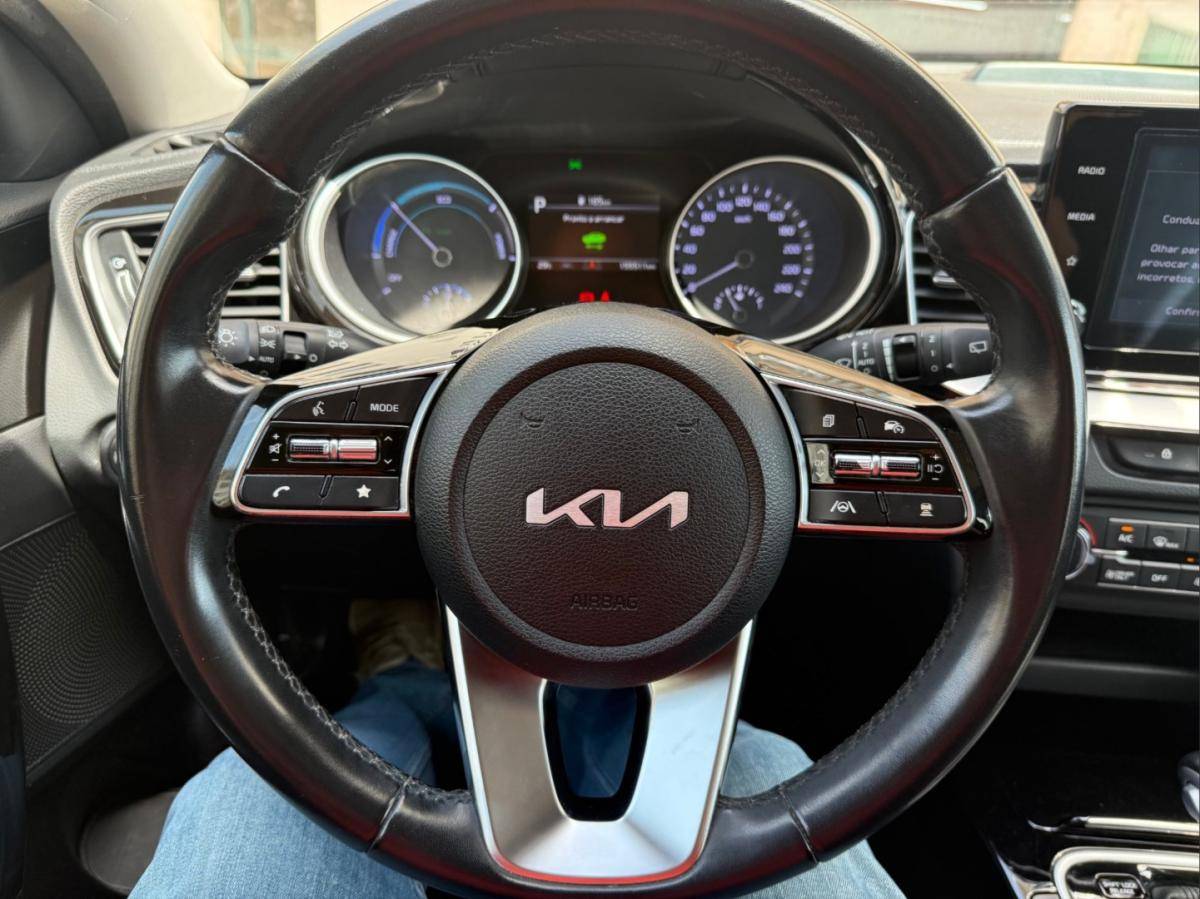 kia-xceed-2022-hibrido-1580cc