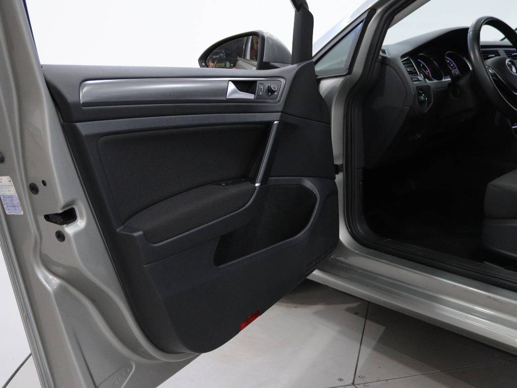 volkswagen-golf-variant-2018-diesel-1598cc