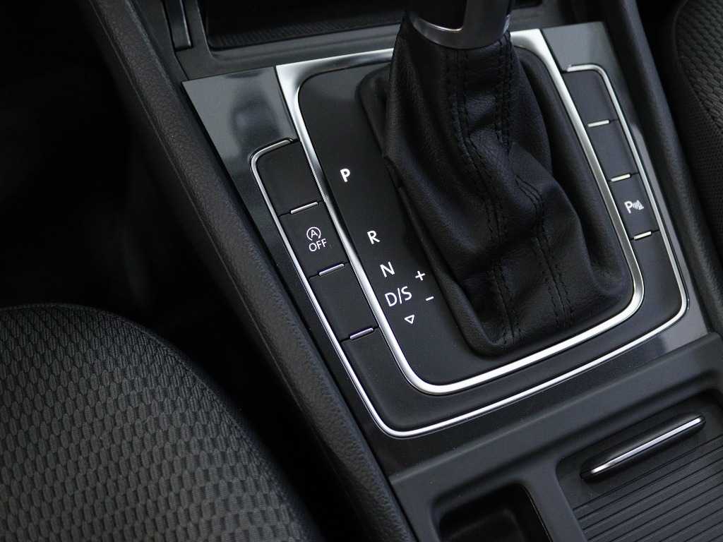 volkswagen-golf-variant-2018-diesel-1598cc