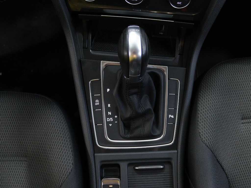 volkswagen-golf-variant-2018-diesel-1598cc