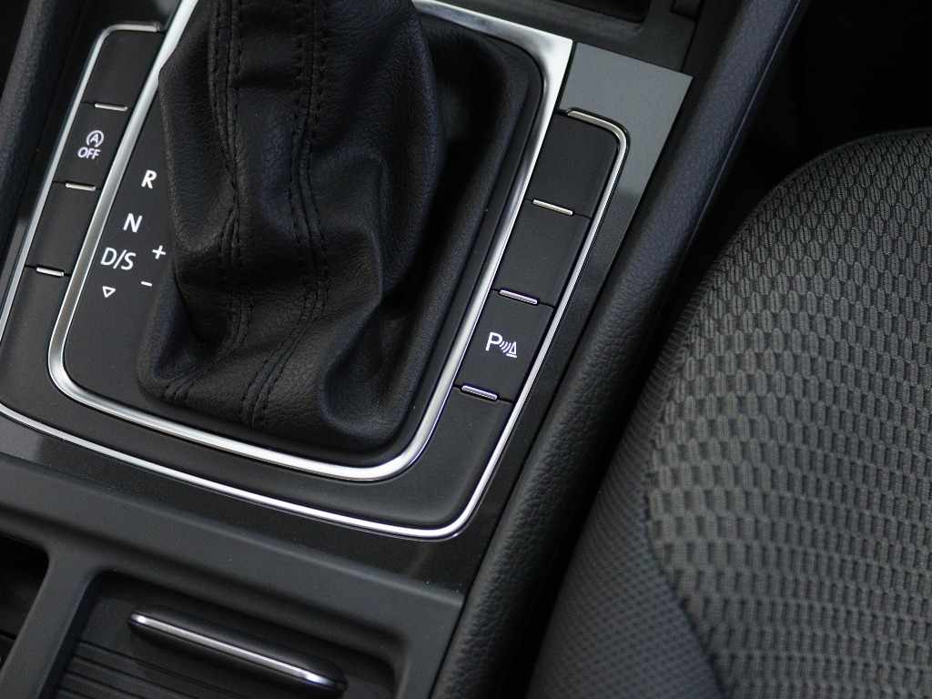 volkswagen-golf-variant-2018-diesel-1598cc