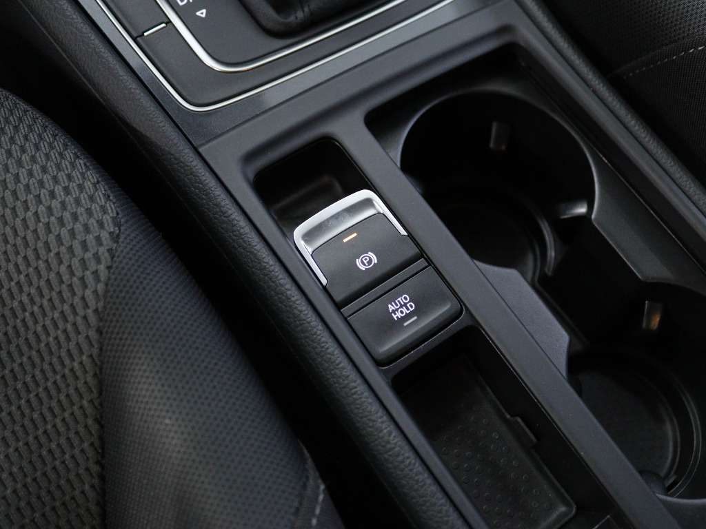 volkswagen-golf-variant-2018-diesel-1598cc