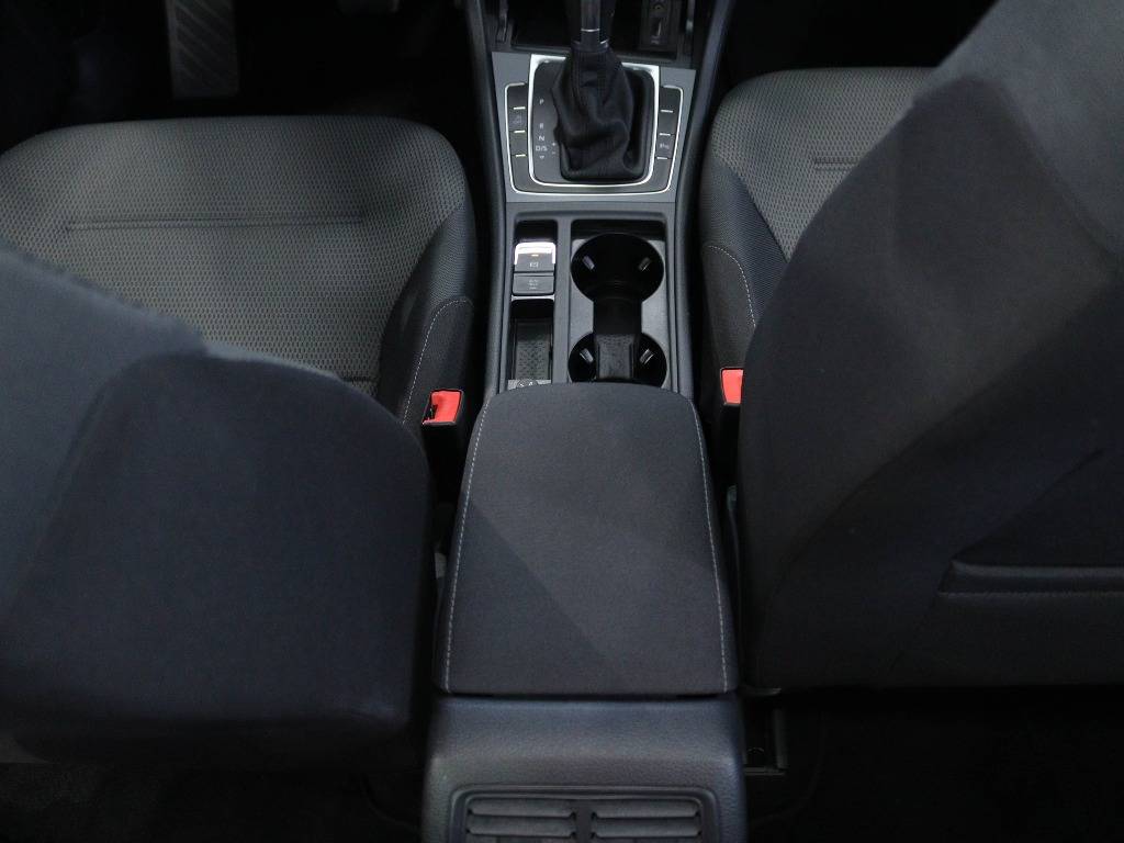 volkswagen-golf-variant-2018-diesel-1598cc