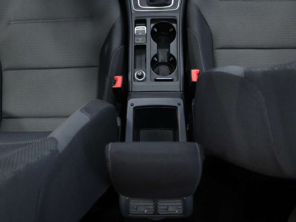 volkswagen-golf-variant-2018-diesel-1598cc