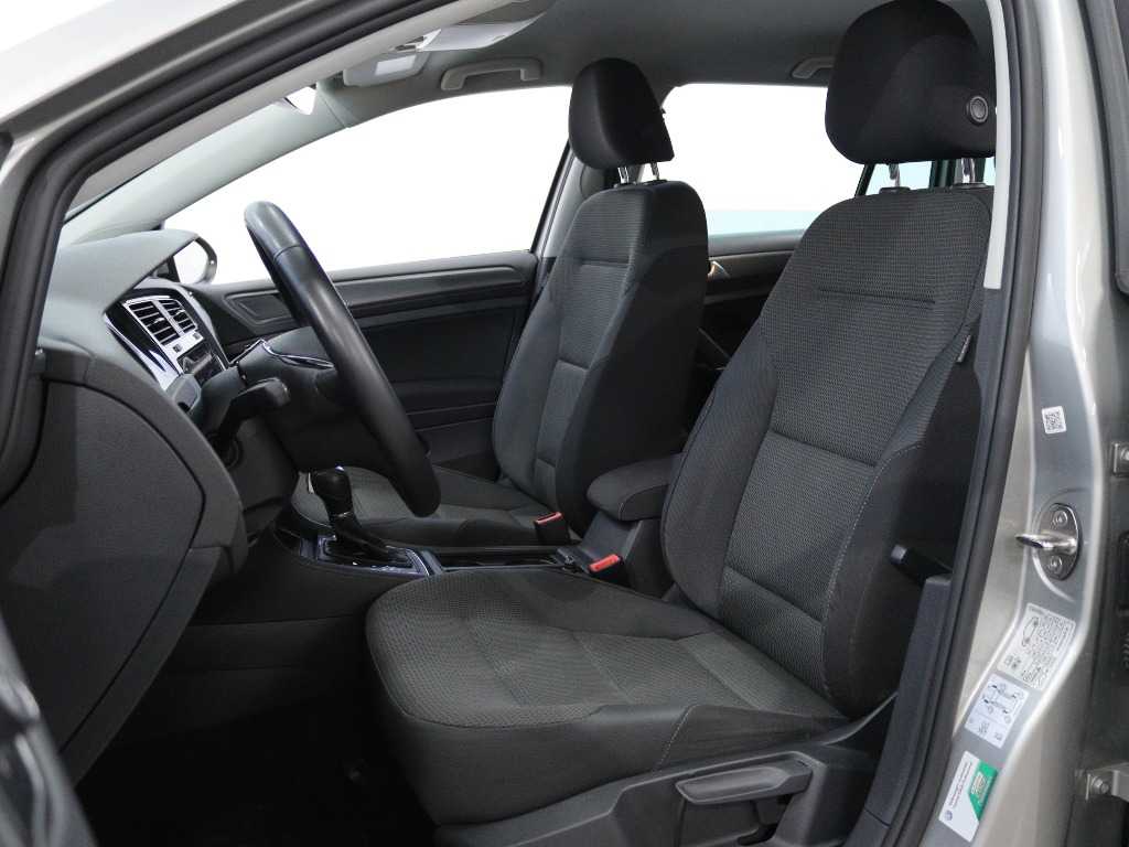 volkswagen-golf-variant-2018-diesel-1598cc