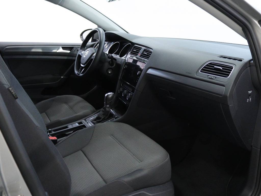 volkswagen-golf-variant-2018-diesel-1598cc