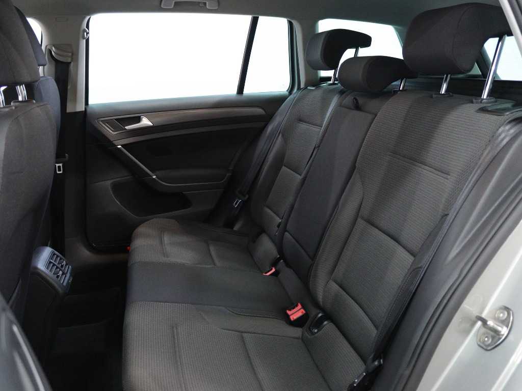 volkswagen-golf-variant-2018-diesel-1598cc