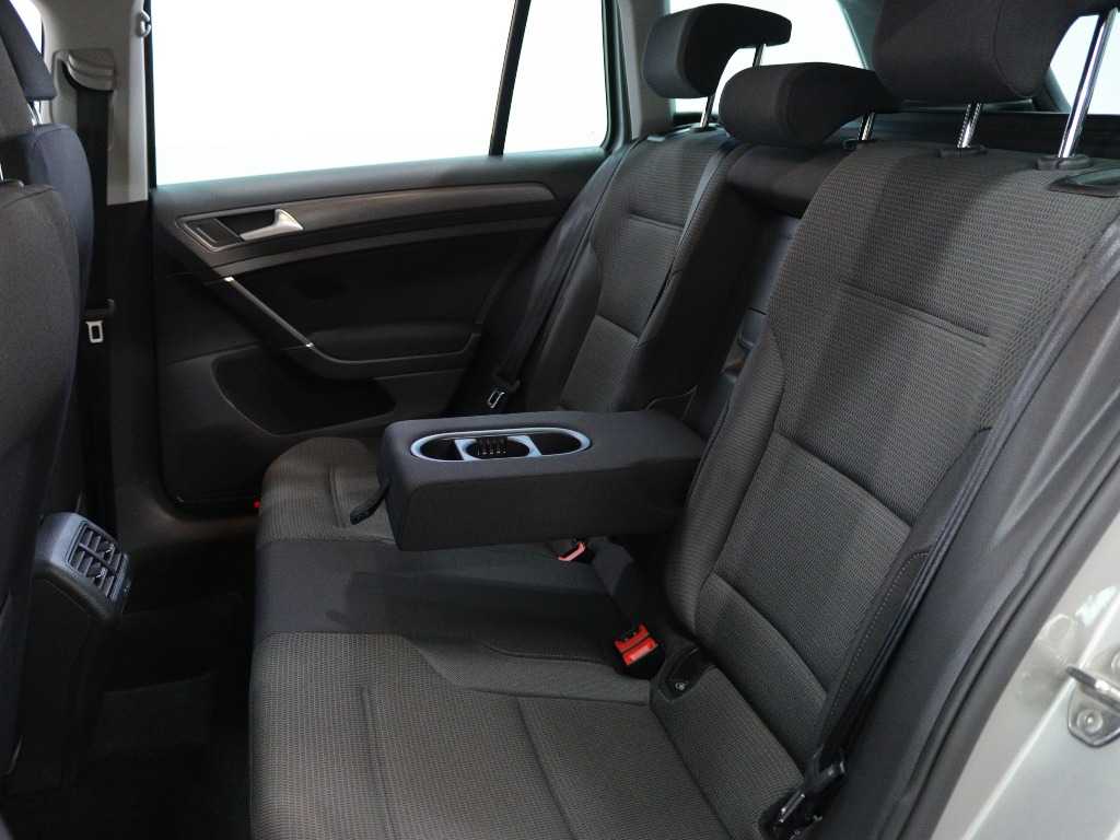 volkswagen-golf-variant-2018-diesel-1598cc