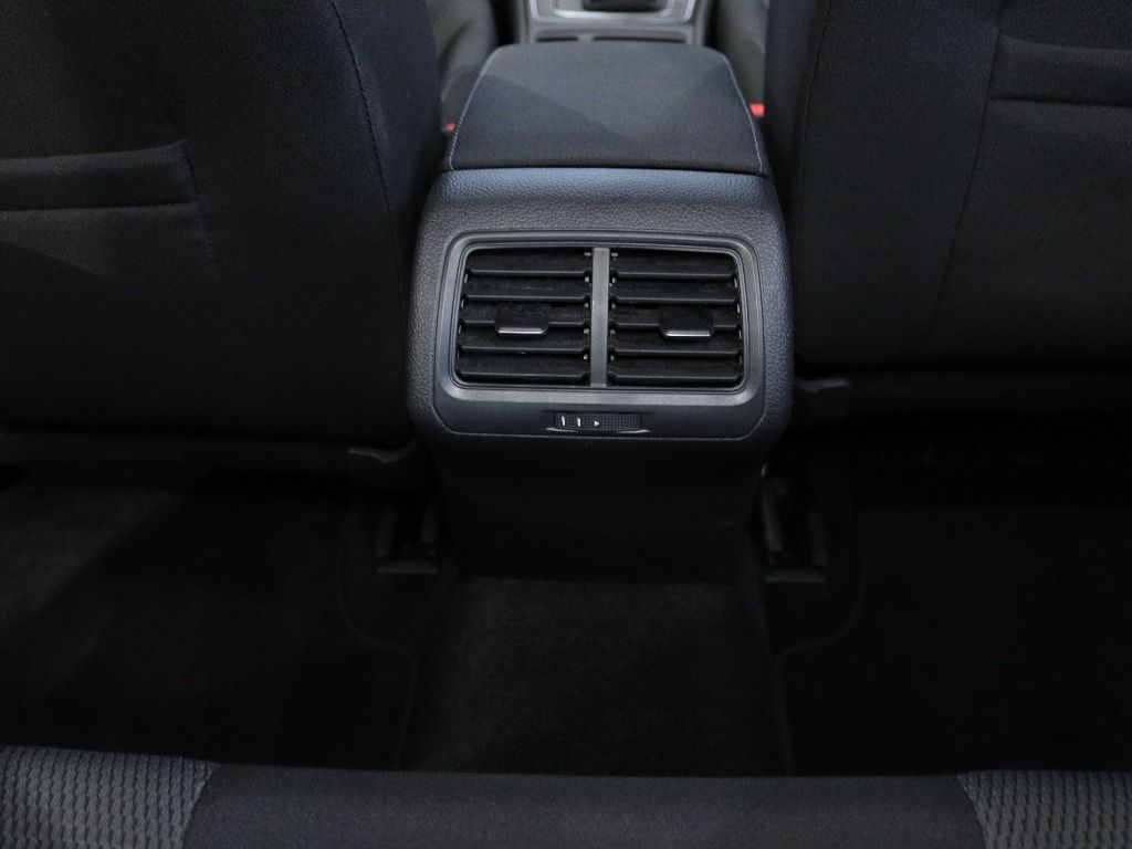 volkswagen-golf-variant-2018-diesel-1598cc
