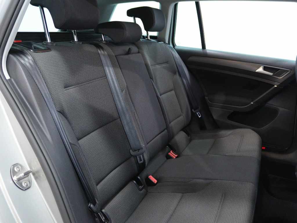 volkswagen-golf-variant-2018-diesel-1598cc