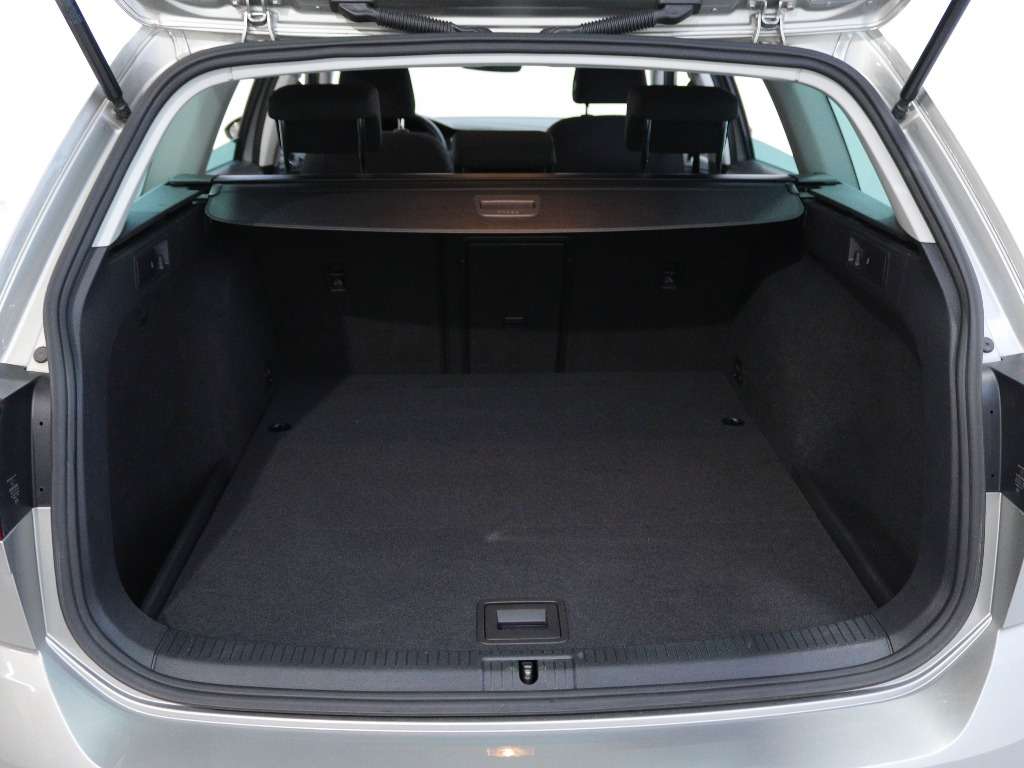 volkswagen-golf-variant-2018-diesel-1598cc