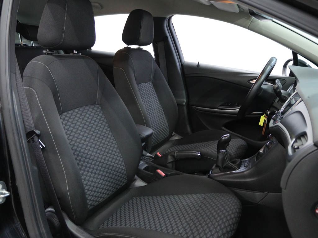 opel-astra-2018-diesel-1598cc