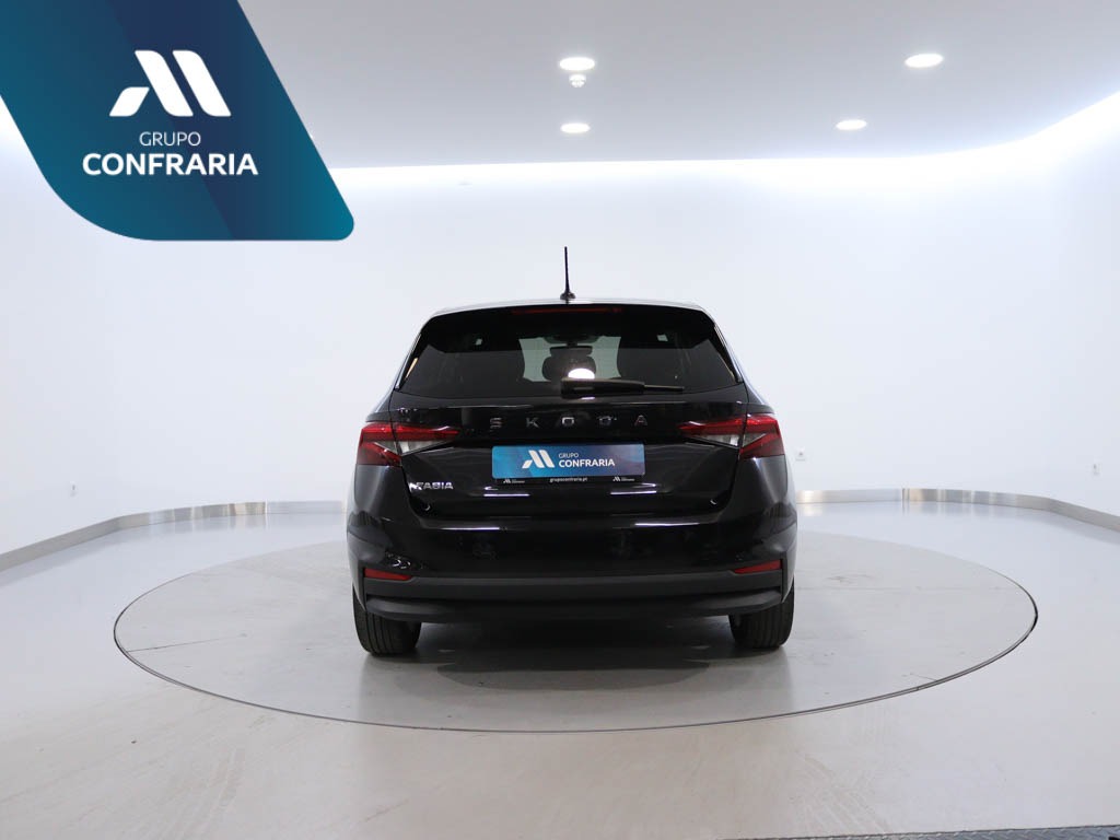 skoda-fabia-2025-gasolina-999cc