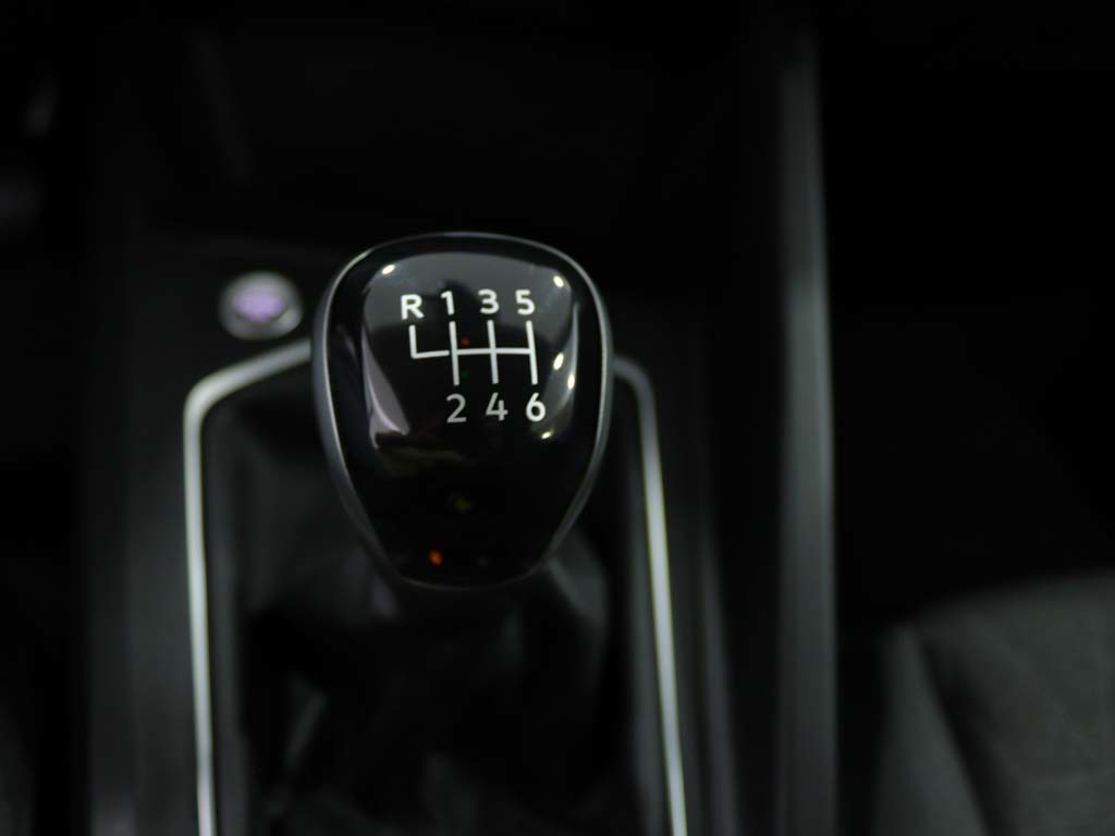 volkswagen-golf-variant-2025-diesel-1968cc