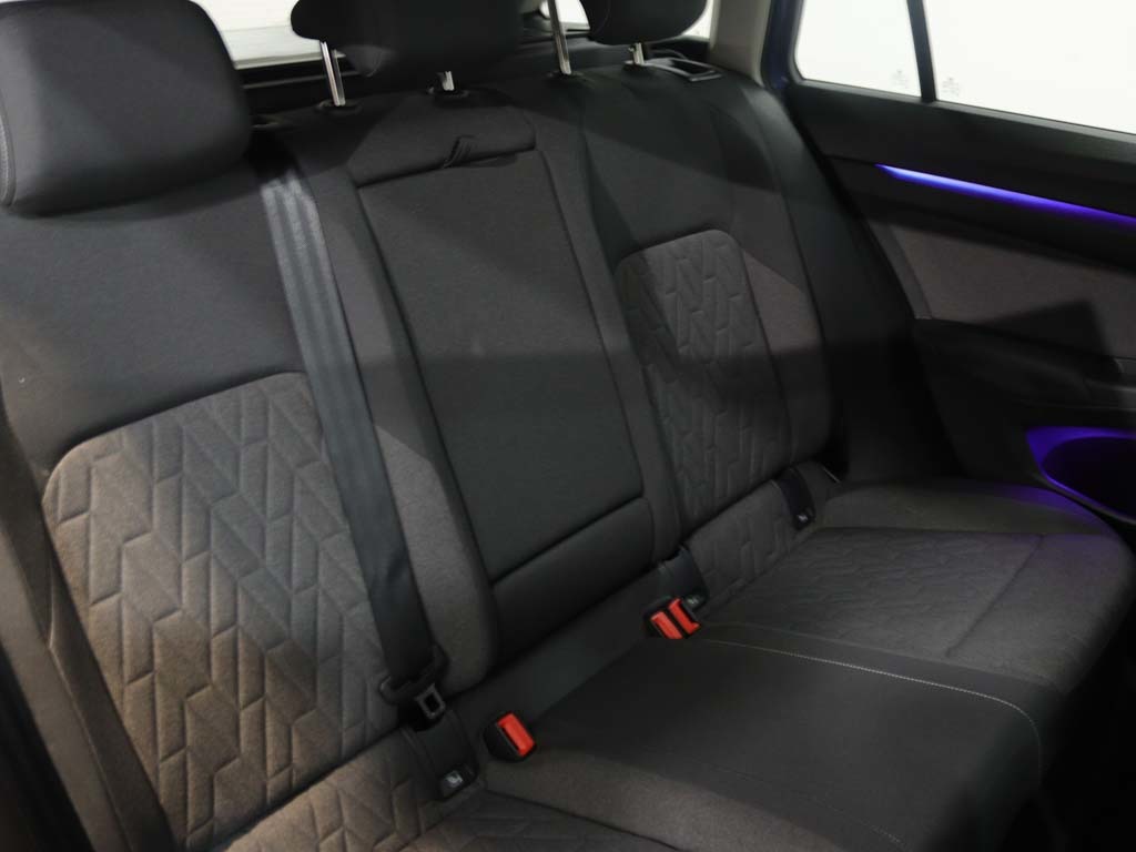 volkswagen-golf-variant-2025-diesel-1968cc