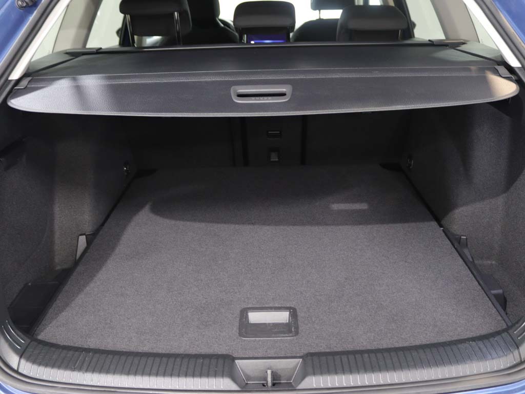 volkswagen-golf-variant-2025-diesel-1968cc