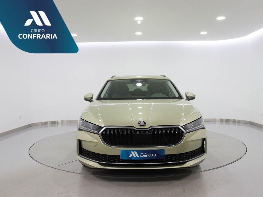 skoda-superb-2025-hibrido-1498cc