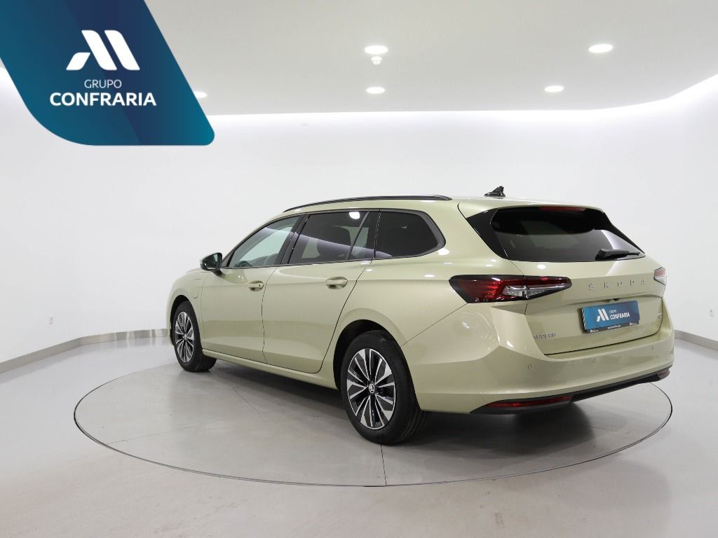 skoda-superb-2025-hibrido-1498cc