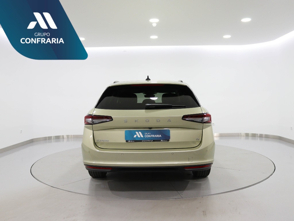 skoda-superb-2025-hibrido-1498cc