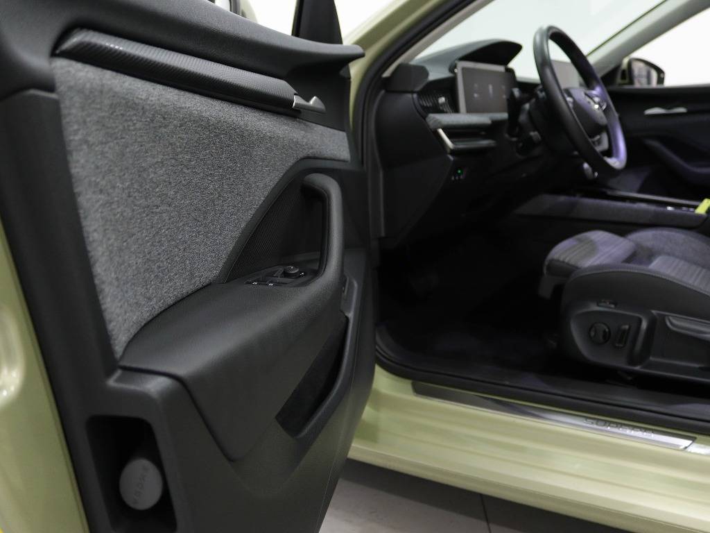 skoda-superb-2025-hibrido-1498cc