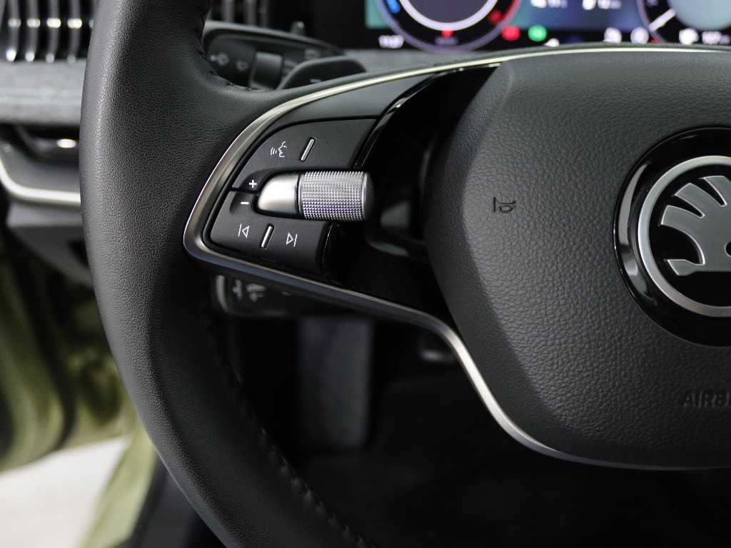 skoda-superb-2025-hibrido-1498cc