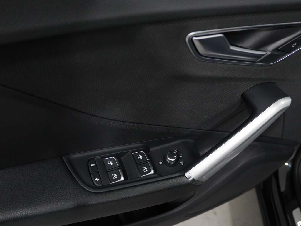 audi-q2-2024-gasolina-999cc